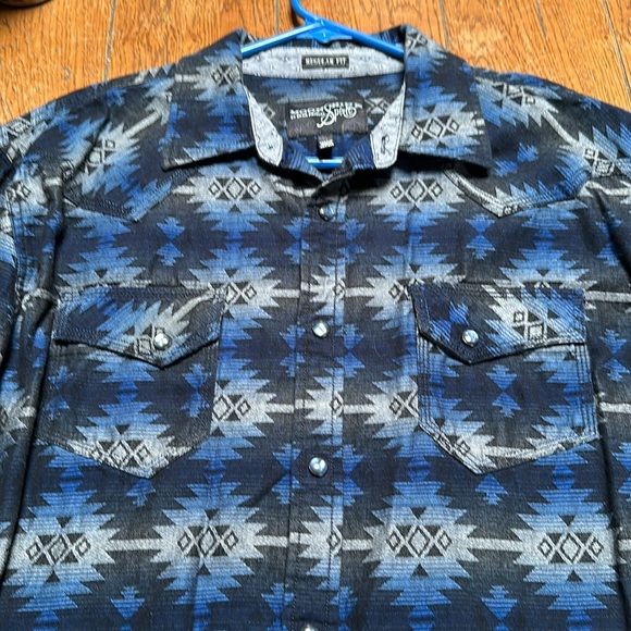Moonshine Spirit By Brad Paisley Button Down Shirt - Picture 2 of 9